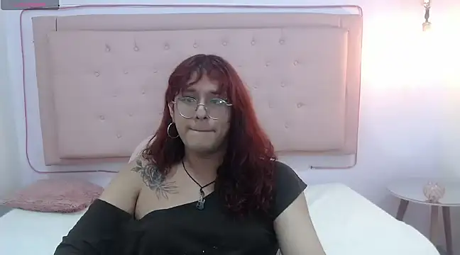 Snapshot of kathepickmanx chatting on February 8, 2:36 am kathepickmanx online show from February 8, 2:36 am