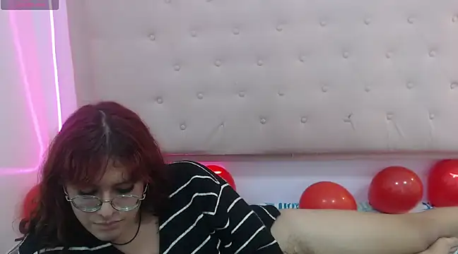 Snapshot of kathepickmanx chatting on February 15, 6:33 am kathepickmanx online show from February 15, 6:33 am