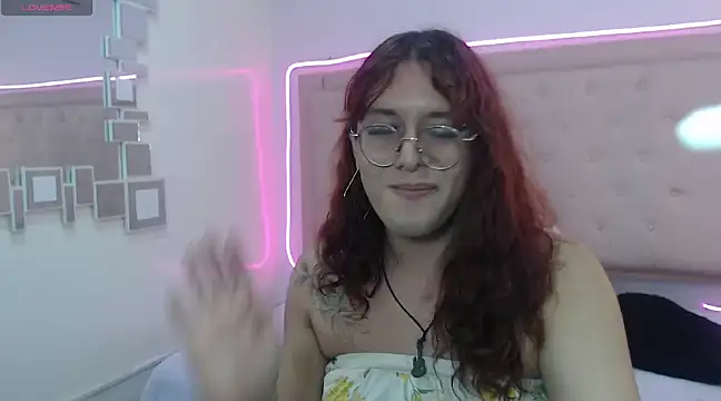 Snapshot of kathepickmanx chatting on March 4, 3:22 am kathepickmanx online show from March 4, 3:22 am