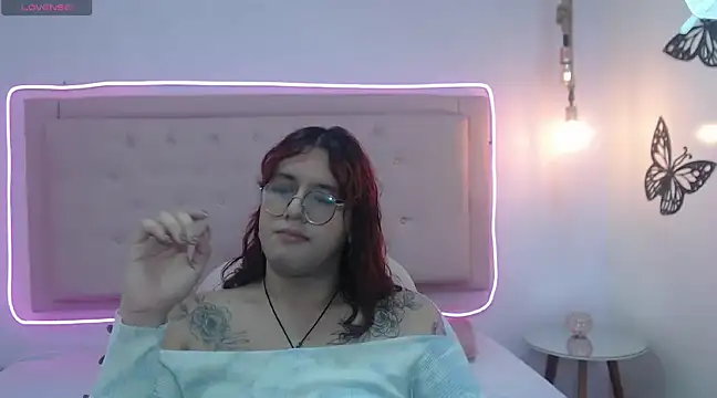 Snapshot of kathepickmanx chatting on March 13, 3:44 am kathepickmanx online show from March 13, 3:44 am
