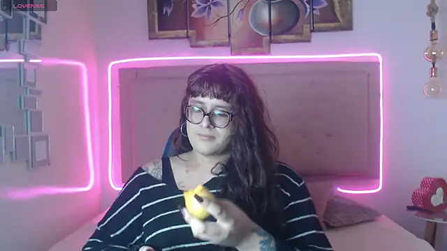 Snapshot of kathepickmanx chatting on April 8, 3:39 am kathepickmanx online show from April 8, 3:39 am