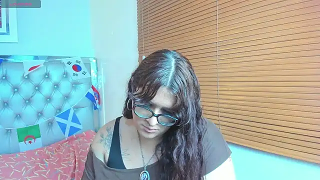 Snapshot of kathepickmanx chatting on June 20, 4:15 am kathepickmanx online show from June 20, 4:15 am