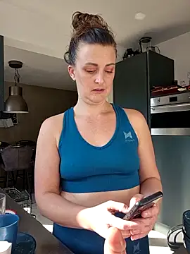 cumtomama online show from September 29, 9:25 am