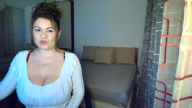 Snapshot of VixenVibesX chatting on October 26, 8:37 pm VixenVibesX online show from October 26, 8:37 pm