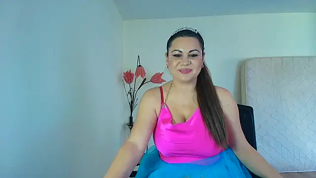 Snapshot of VixenVibesX chatting on October 31, 8:48 am VixenVibesX online show from October 31, 8:48 am