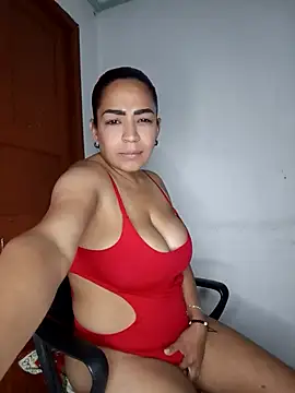 CarolinePolsen online show from November 29, 7:17 pm