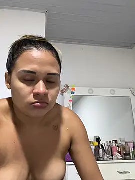 Snapshot of Yessica_832 chatting on August 6, 1:40 am Yessica 832 online show from August 6, 1:40 am
