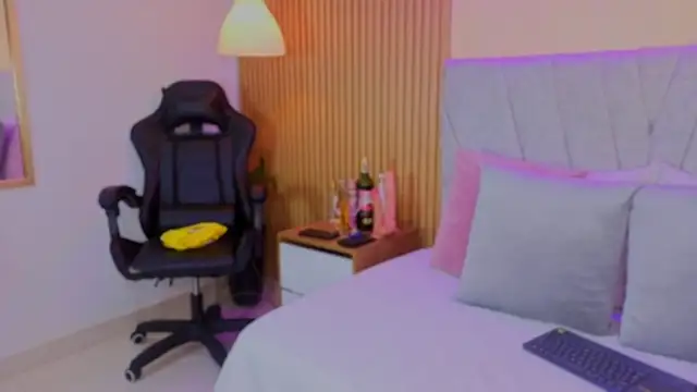 avis lara online show from February 25, 7:34 pm