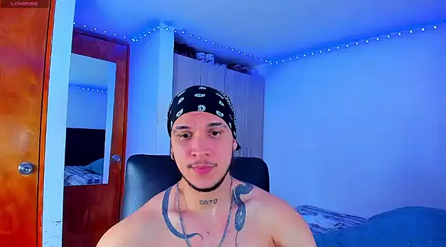 austinoficial online show from February 21, 8:49 pm