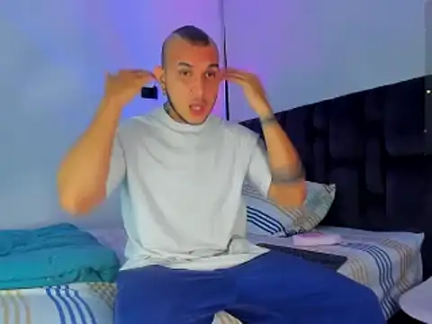 austinoficial online show from February 5, 3:55 am