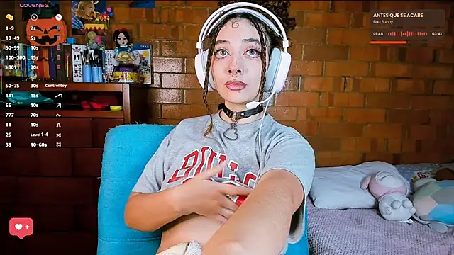 Snapshot of Annycolin_ chatting on October 17, 11:18 pm Annycolin online show from October 17, 11:18 pm