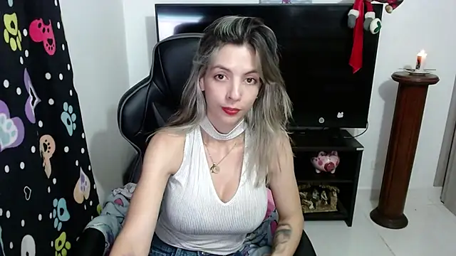 Princezzlove3 online show from January 22, 11:43 pm