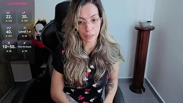 Princezzlove3 online show from January 6, 6:00 pm