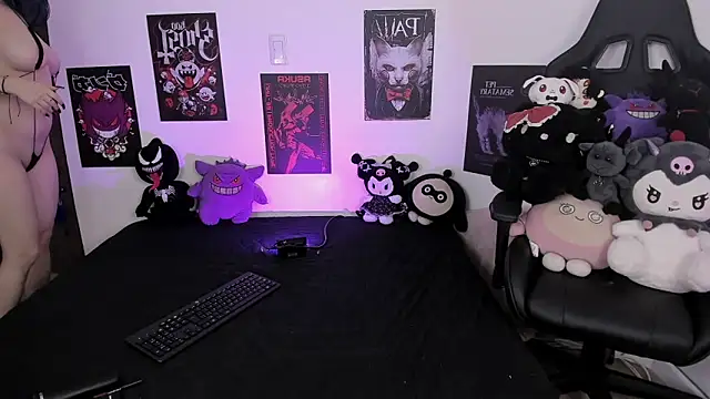 raven  white1 online show from March 25, 8:15 pm