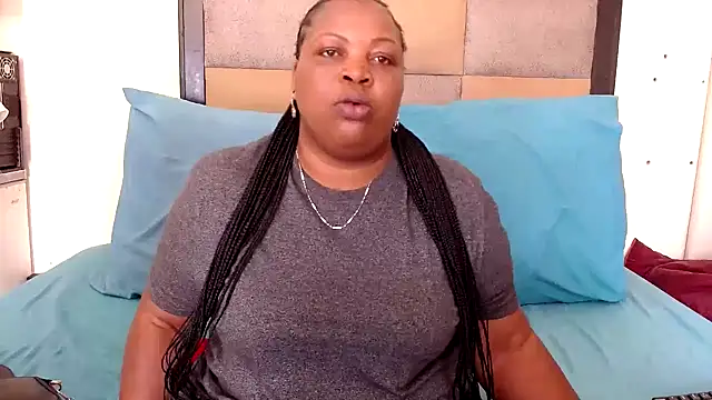 omalicha98 online show from October 27, 7:23 am