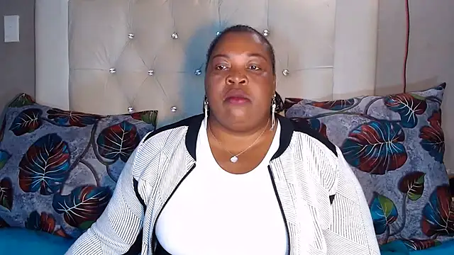 omalicha98 online show from July 16, 7:03 am