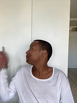 Snapshot of snotLoud chatting on February 14, 5:51 am snotLoud online show from February 14, 5:51 am