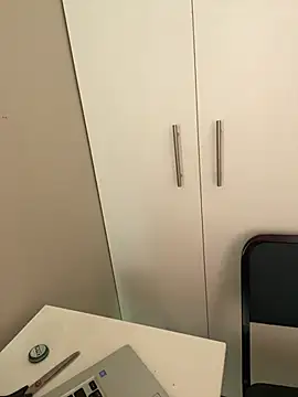 Snapshot of snotLoud chatting on March 17, 8:18 am snotLoud online show from March 17, 8:18 am