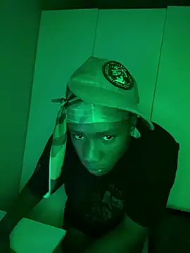 Snapshot of snotLoud chatting on March 22, 4:58 pm snotLoud online show from March 22, 4:58 pm