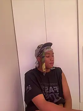 Snapshot of snotLoud chatting on March 23, 9:10 am snotLoud online show from March 23, 9:10 am