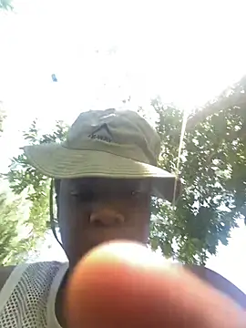 Snapshot of snotLoud chatting on January 14, 8:20 am snotLoud online show from January 14, 8:20 am