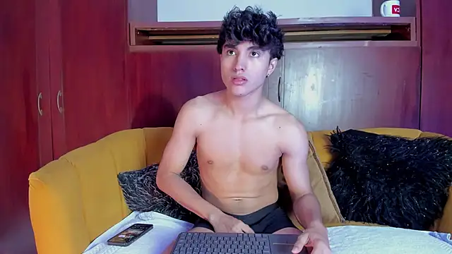 ZaneeCross online show from January 12, 1:58 pm