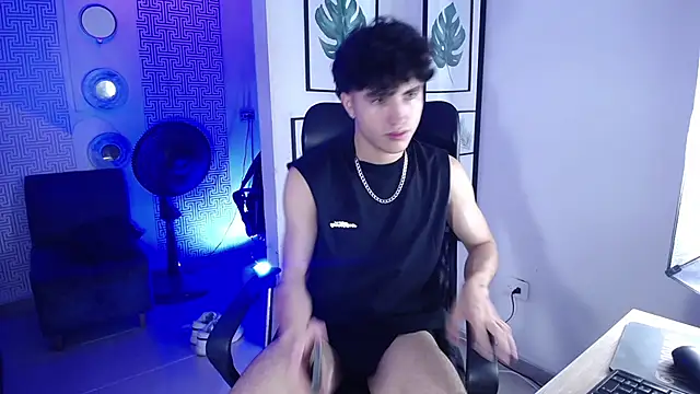 ZaneeCross online show from January 28, 7:32 pm