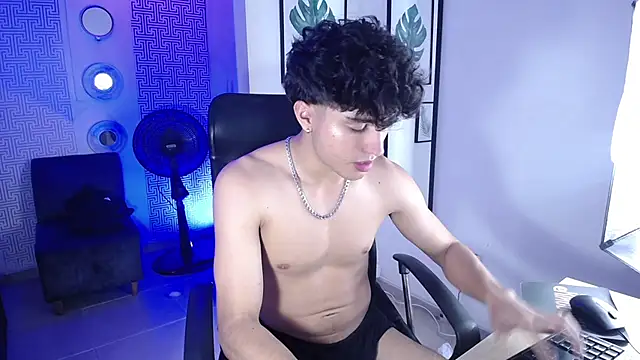 ZaneeCross online show from January 28, 10:34 pm