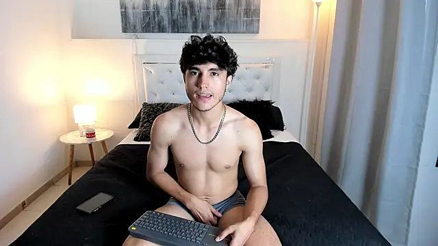 ZaneeCross online show from February 17, 7:42 pm