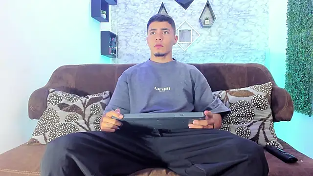 Thomass conor online show from November 21, 3:44 pm