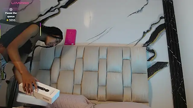 esmeralda-bk online show from November 22, 7:35 pm