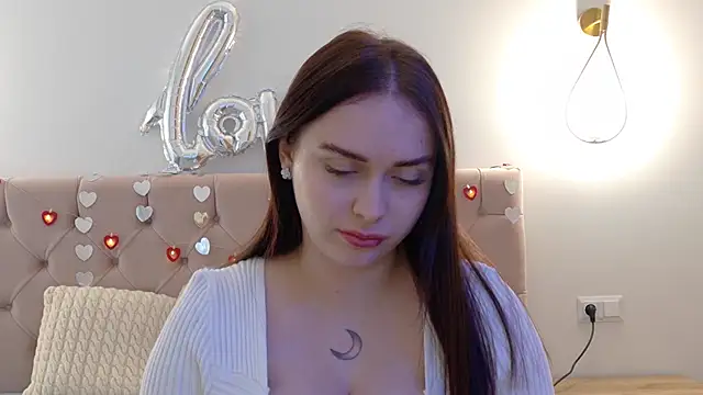 Lilliana Moon online show from February 23, 9:00 am