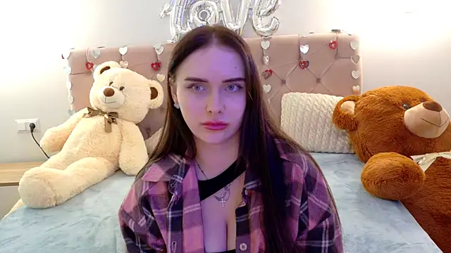 Snapshot of Lilliana_Moon chatting on February 28, 9:43 am Lilliana Moon online show from February 28, 9:43 am