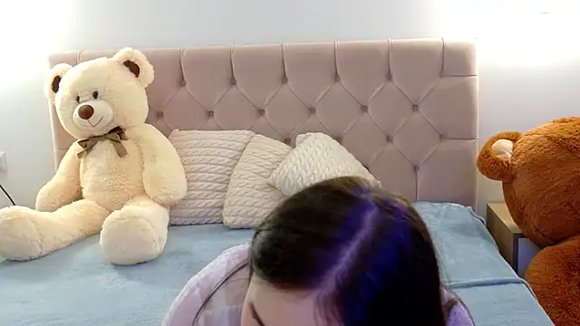 Snapshot of Lilliana_Moon chatting on March 4, 9:37 am Lilliana Moon online show from March 4, 9:37 am