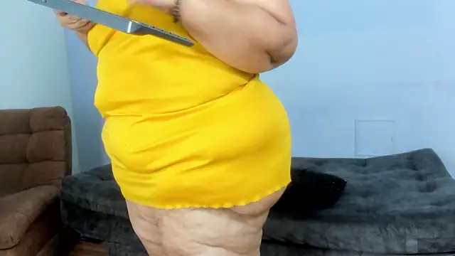 Snapshot of Charlotte_curvy_ chatting on March 14, 2:10 am Charlotte curvy online show from March 14, 2:10 am
