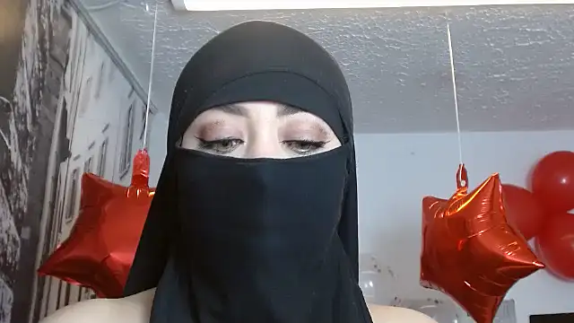 Snapshot of zahra_Jalid chatting on February 15, 2:11 pm zahra Jalid online show from February 15, 2:11 pm