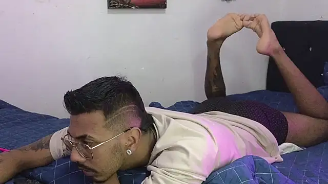 Snapshot of eros-0001 chatting on January 20, 6:42 am eros-0001 online show from January 20, 6:42 am