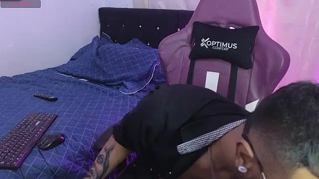 Snapshot of eros-0001 chatting on January 22, 5:59 am eros-0001 online show from January 22, 5:59 am