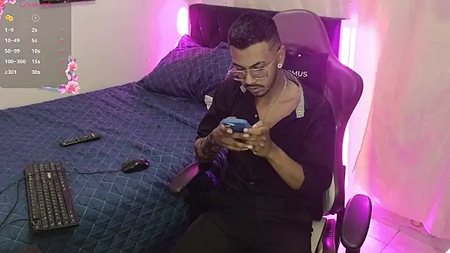 Snapshot of eros-0001 chatting on January 24, 4:06 pm eros-0001 online show from January 24, 4:06 pm