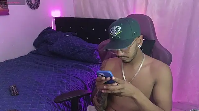 Snapshot of eros-0001 chatting on January 29, 3:22 am eros-0001 online show from January 29, 3:22 am