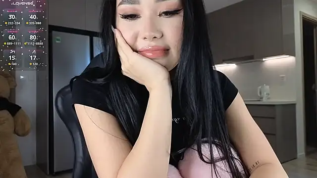 Snapshot of asianqueeny chatting on February 8, 8:29 am asianqueeny online show from February 8, 8:29 am