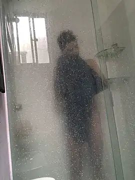 Latinos 2001 online show from December 1, 1:16 pm