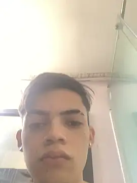 Latinos 2001 online show from January 17, 2:33 pm