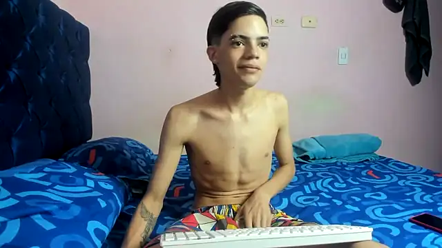 Latinos 2001 online show from March 5, 11:50 am