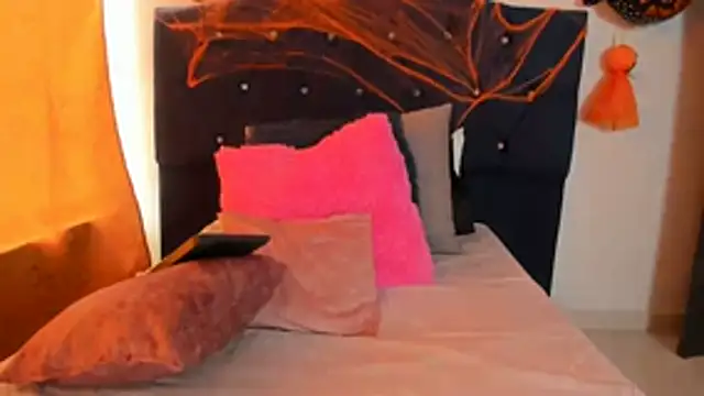 thamara226 online show from October 18, 2:51 pm