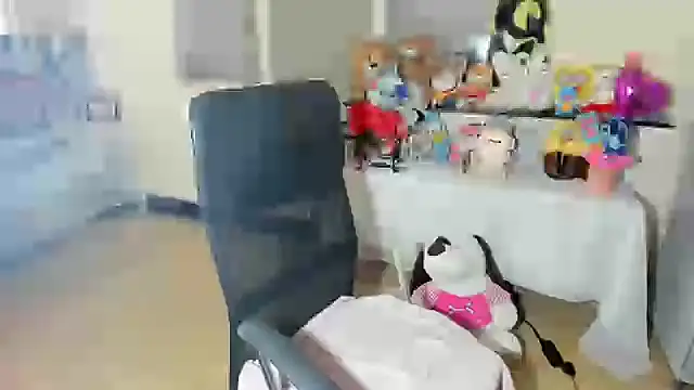 Snapshot of thamara226 chatting on March 9, 1:04 pm thamara226 online show from March 9, 1:04 pm