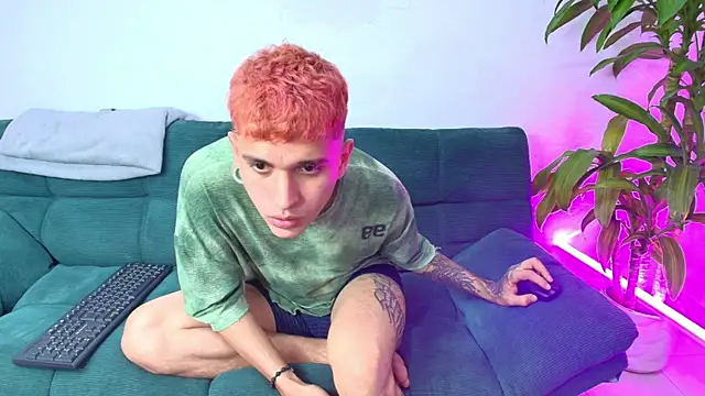 Snapshot of Sky_dirty chatting on January 31, 9:59 pm Sky dirty online show from January 31, 9:59 pm