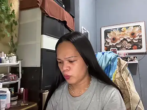 SophiaCourthaway online show from December 17, 9:48 am