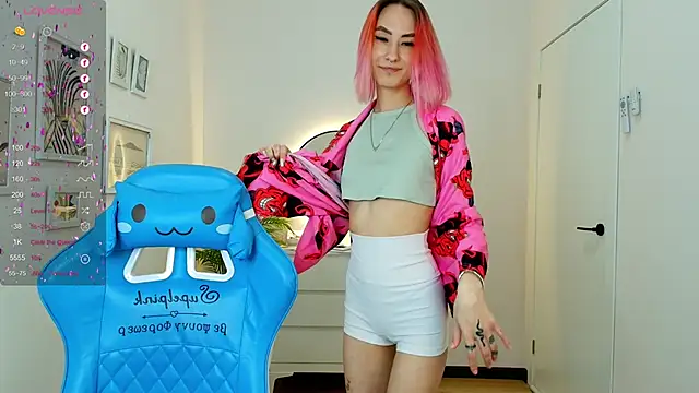 Snapshot of Kar1_na_ chatting on February 15, 8:22 am Kar1 na online show from February 15, 8:22 am