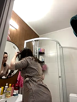 Kiss My Body online show from December 5, 6:37 pm